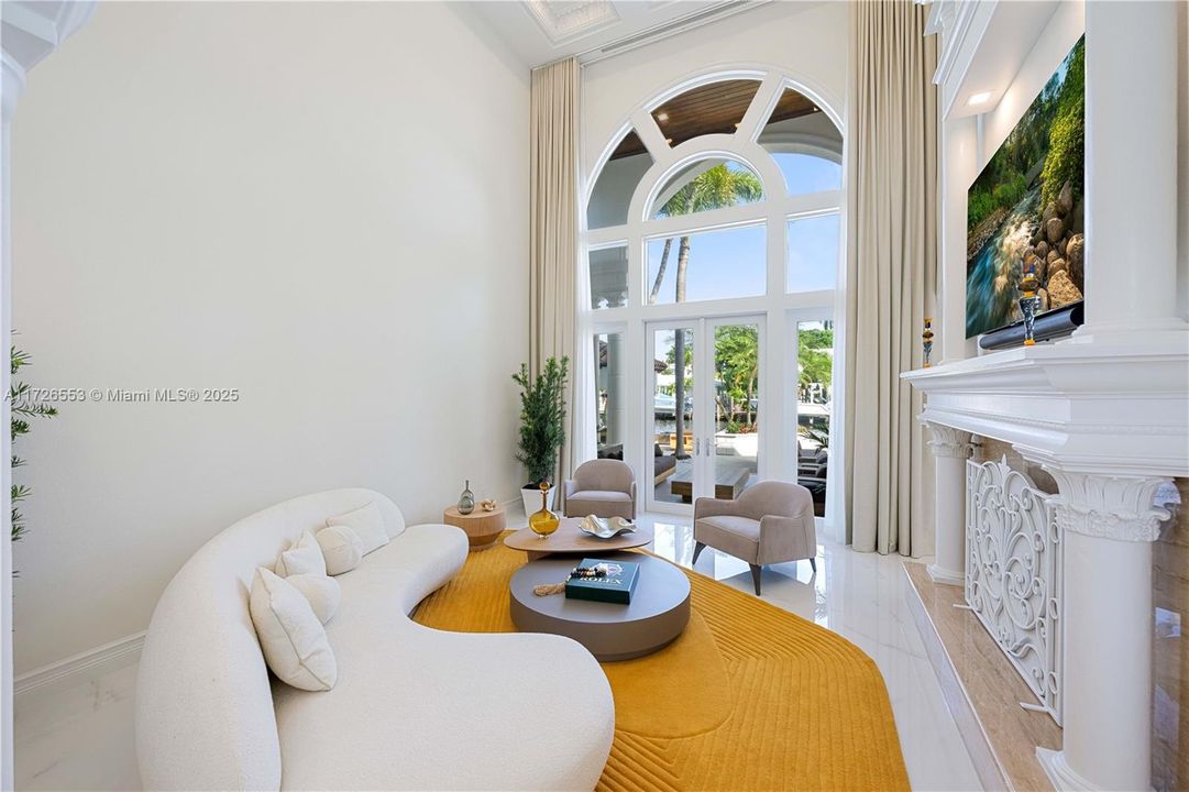 Недавно продано: $7,900,000 (5 спален, 5 ванн, 5925 Квадратных фут)