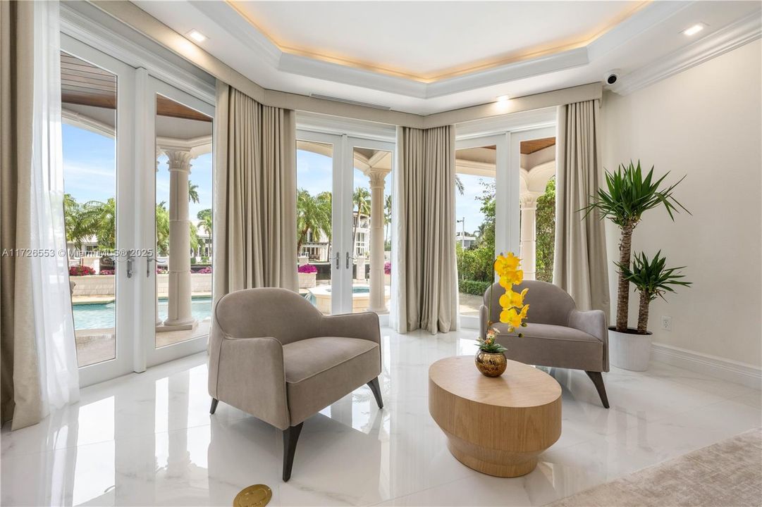 Недавно продано: $7,900,000 (5 спален, 5 ванн, 5925 Квадратных фут)