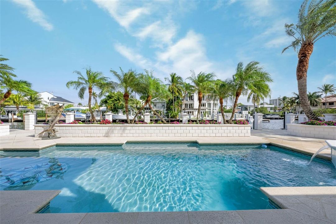 Недавно продано: $7,900,000 (5 спален, 5 ванн, 5925 Квадратных фут)