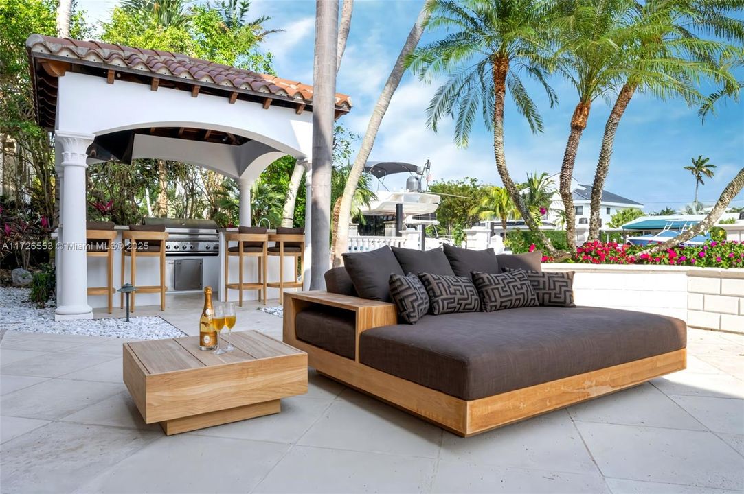 Недавно продано: $7,900,000 (5 спален, 5 ванн, 5925 Квадратных фут)