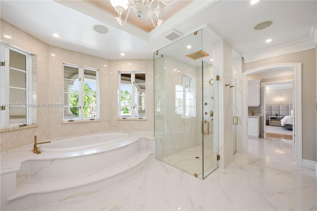 Недавно продано: $7,900,000 (5 спален, 5 ванн, 5925 Квадратных фут)