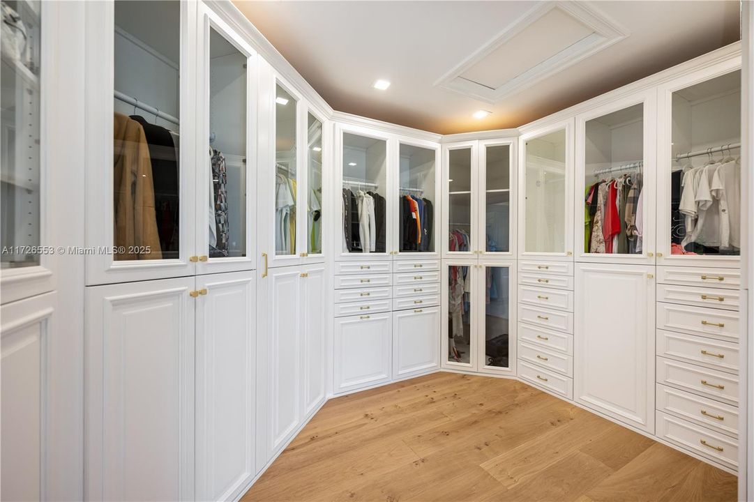 Недавно продано: $7,900,000 (5 спален, 5 ванн, 5925 Квадратных фут)