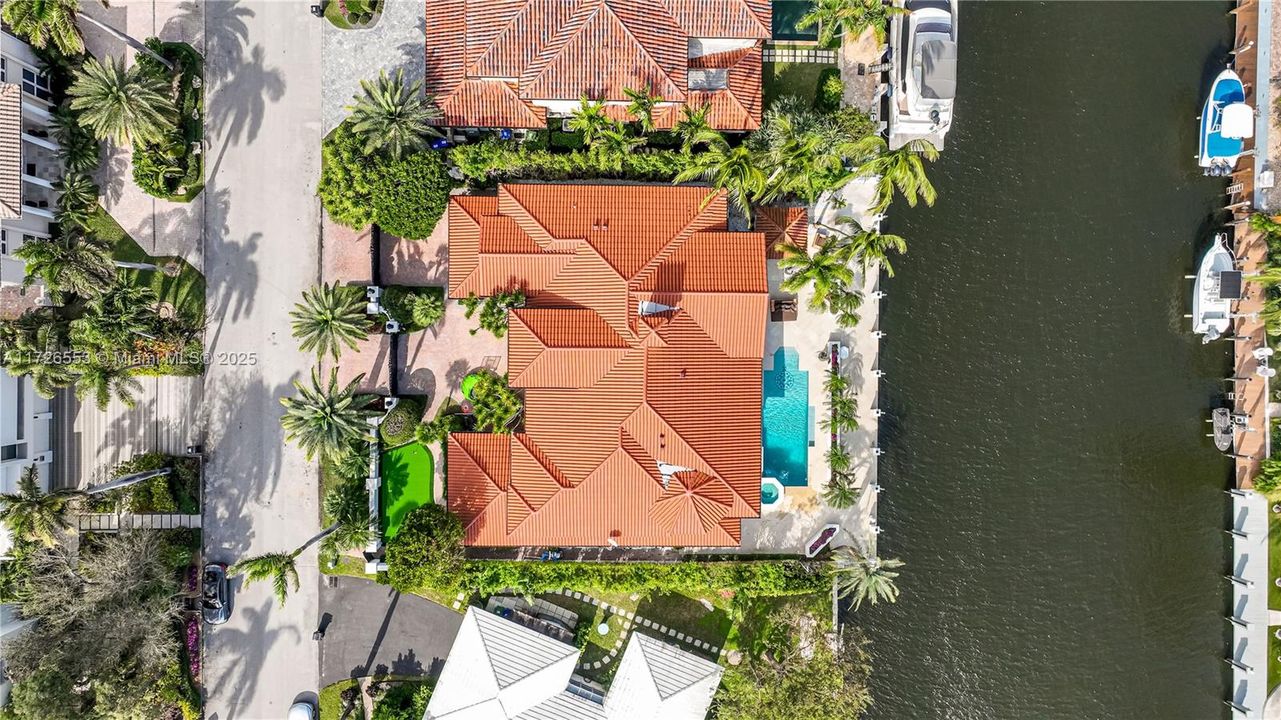 Недавно продано: $7,900,000 (5 спален, 5 ванн, 5925 Квадратных фут)