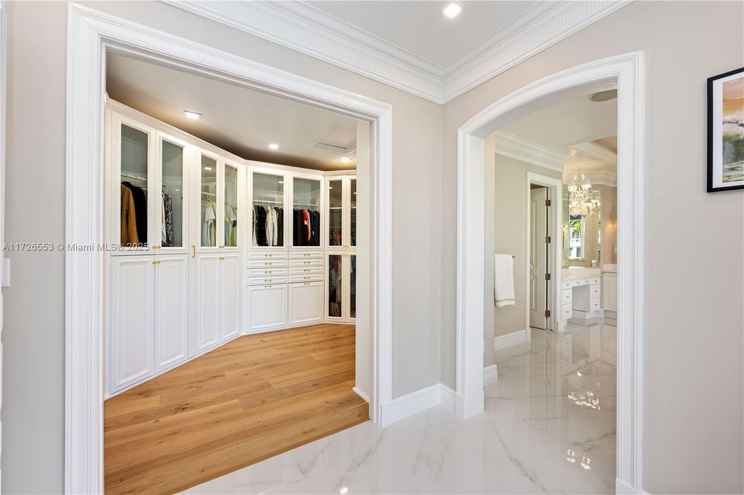 Недавно продано: $7,900,000 (5 спален, 5 ванн, 5925 Квадратных фут)