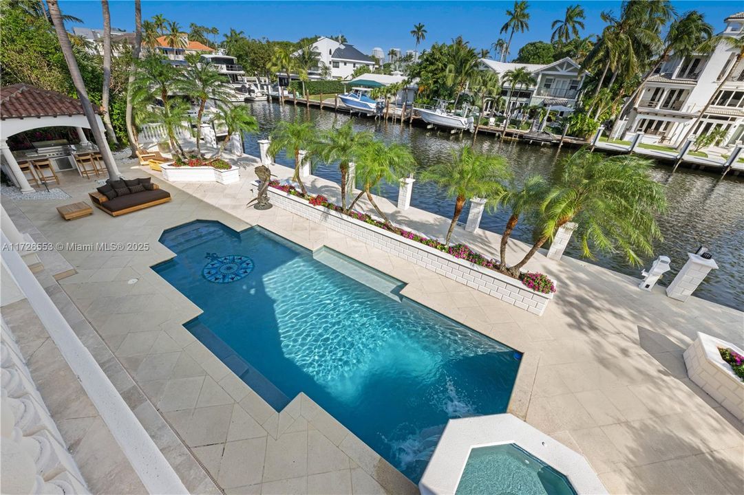 Недавно продано: $7,900,000 (5 спален, 5 ванн, 5925 Квадратных фут)