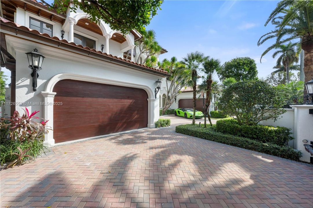 Недавно продано: $7,900,000 (5 спален, 5 ванн, 5925 Квадратных фут)