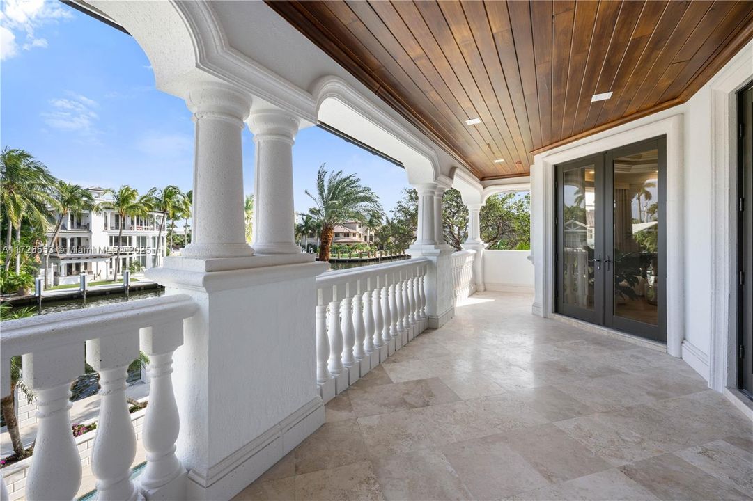 Недавно продано: $7,900,000 (5 спален, 5 ванн, 5925 Квадратных фут)