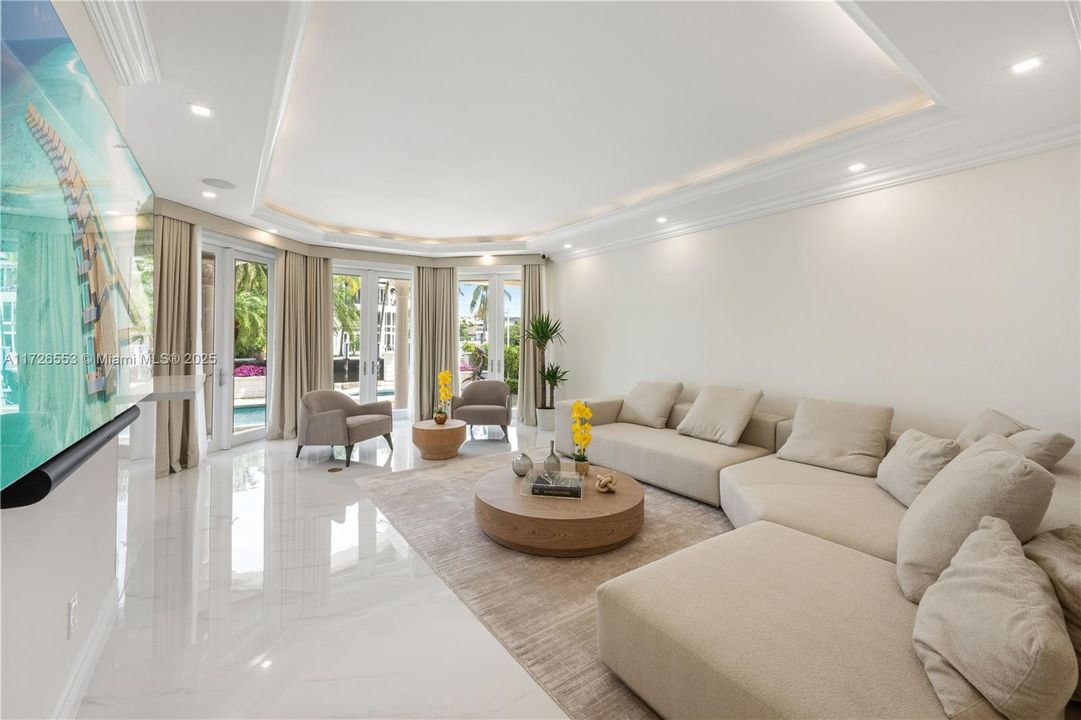 Недавно продано: $7,900,000 (5 спален, 5 ванн, 5925 Квадратных фут)