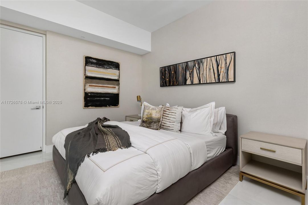 最近售出: $4,250,000 (4 贝兹, 5 浴室, 3669 平方英尺)