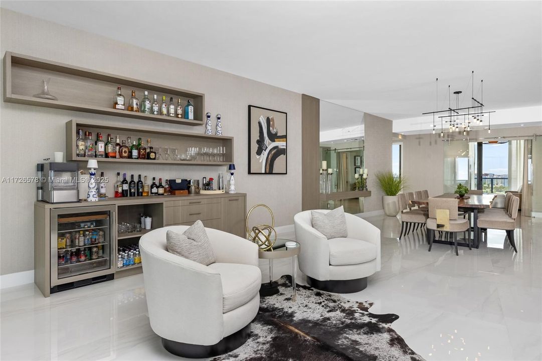 最近售出: $4,250,000 (4 贝兹, 5 浴室, 3669 平方英尺)