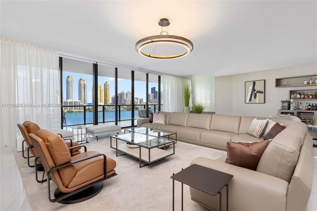 最近售出: $4,250,000 (4 贝兹, 5 浴室, 3669 平方英尺)