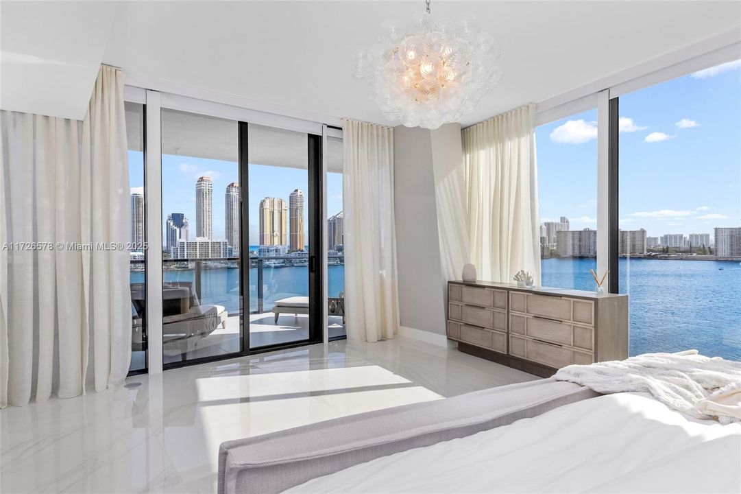 最近售出: $4,250,000 (4 贝兹, 5 浴室, 3669 平方英尺)