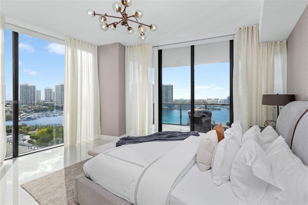 最近售出: $4,250,000 (4 贝兹, 5 浴室, 3669 平方英尺)