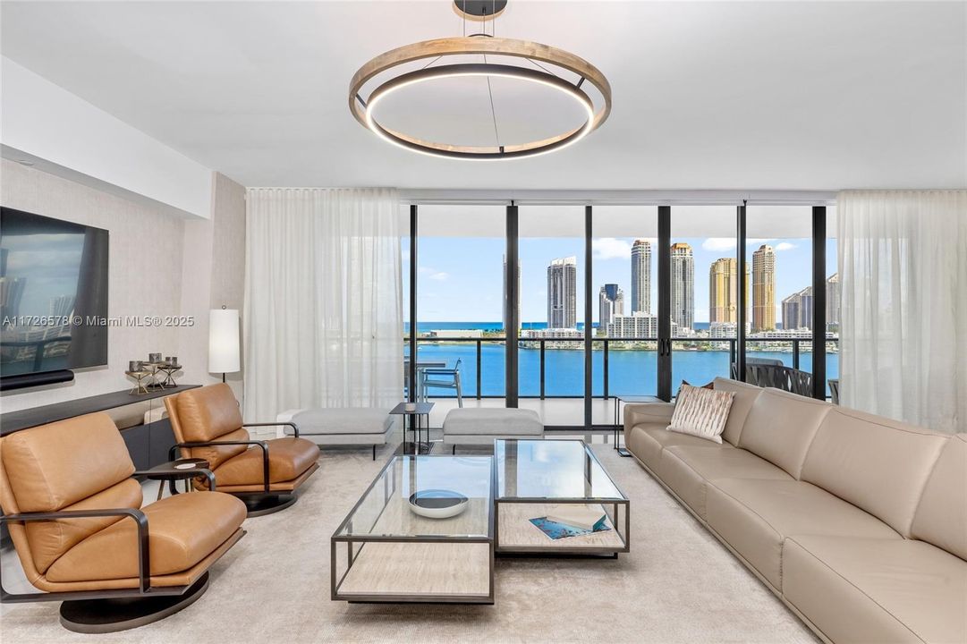 最近售出: $4,250,000 (4 贝兹, 5 浴室, 3669 平方英尺)