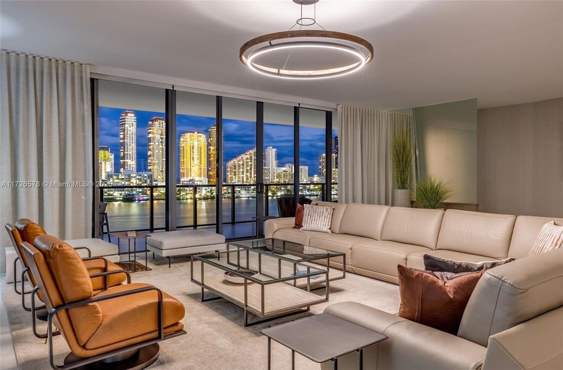 最近售出: $4,250,000 (4 贝兹, 5 浴室, 3669 平方英尺)