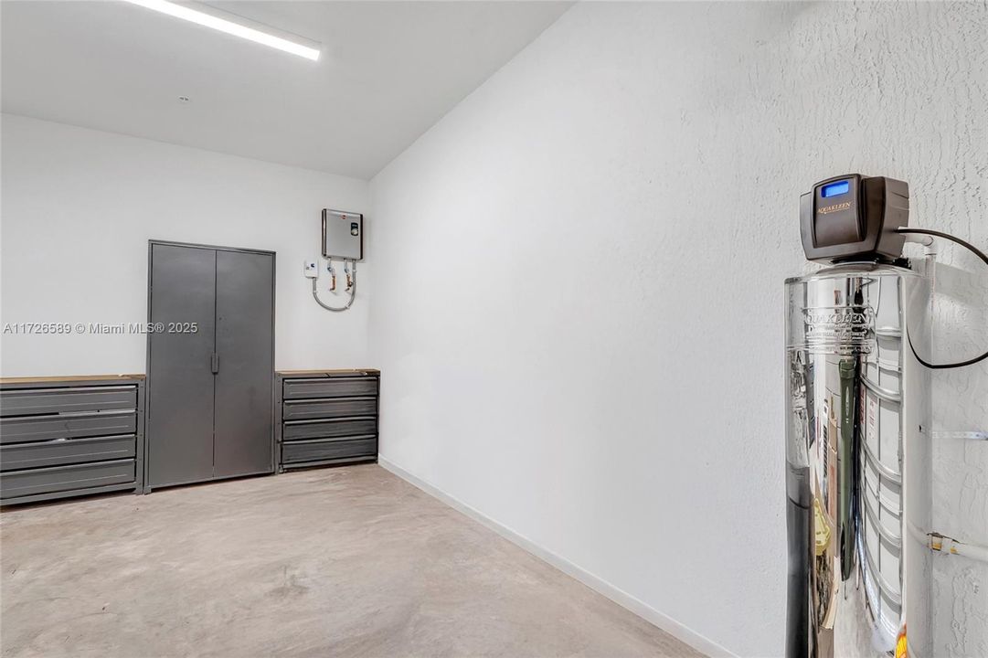 For Sale: $630,000 (3 beds, 2 baths, 1888 Square Feet)