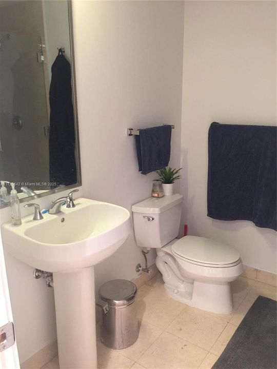 Recently Rented: $3,000 (1 beds, 2 baths, 1147 Square Feet)