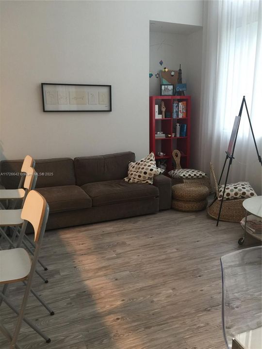 Recently Rented: $3,000 (1 beds, 2 baths, 1147 Square Feet)