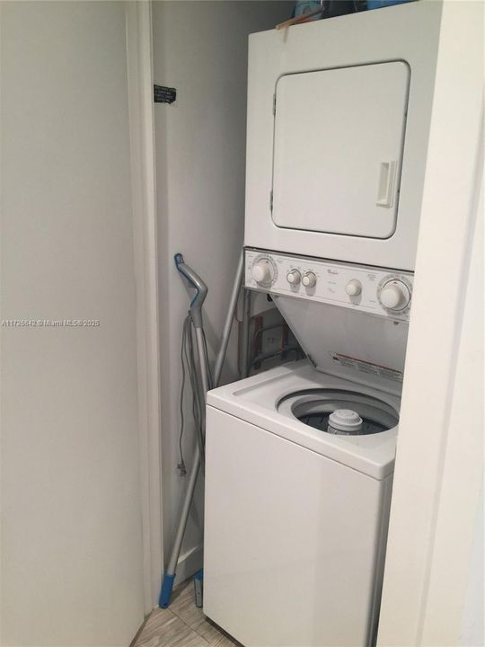 Recently Rented: $3,000 (1 beds, 2 baths, 1147 Square Feet)