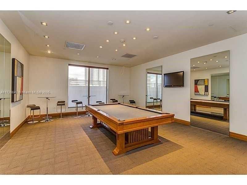 Recently Rented: $3,000 (1 beds, 2 baths, 1147 Square Feet)