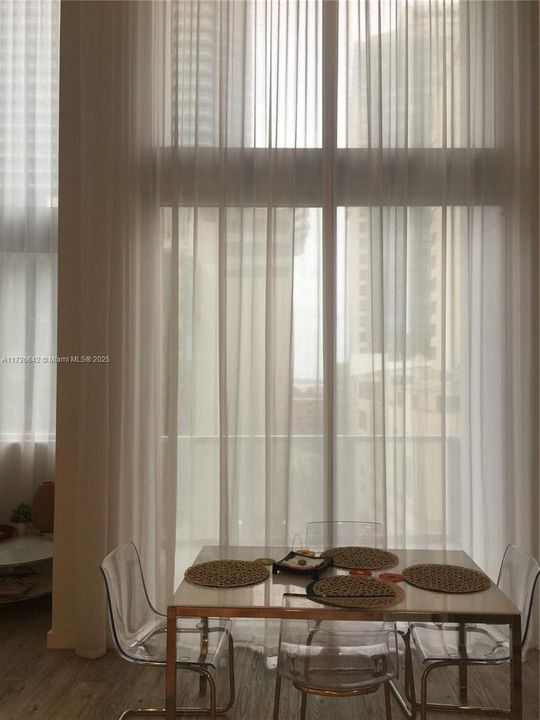 Recently Rented: $3,000 (1 beds, 2 baths, 1147 Square Feet)