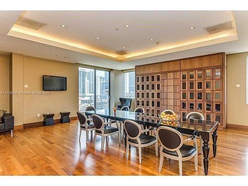 Recently Rented: $3,000 (1 beds, 2 baths, 1147 Square Feet)