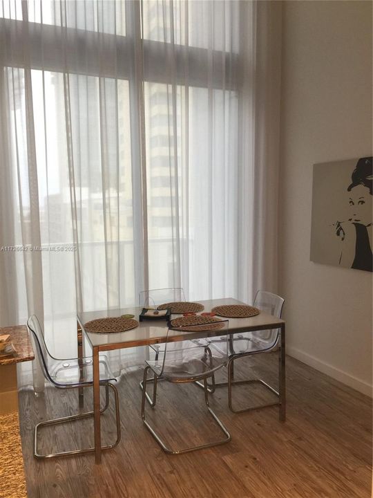 Recently Rented: $3,000 (1 beds, 2 baths, 1147 Square Feet)