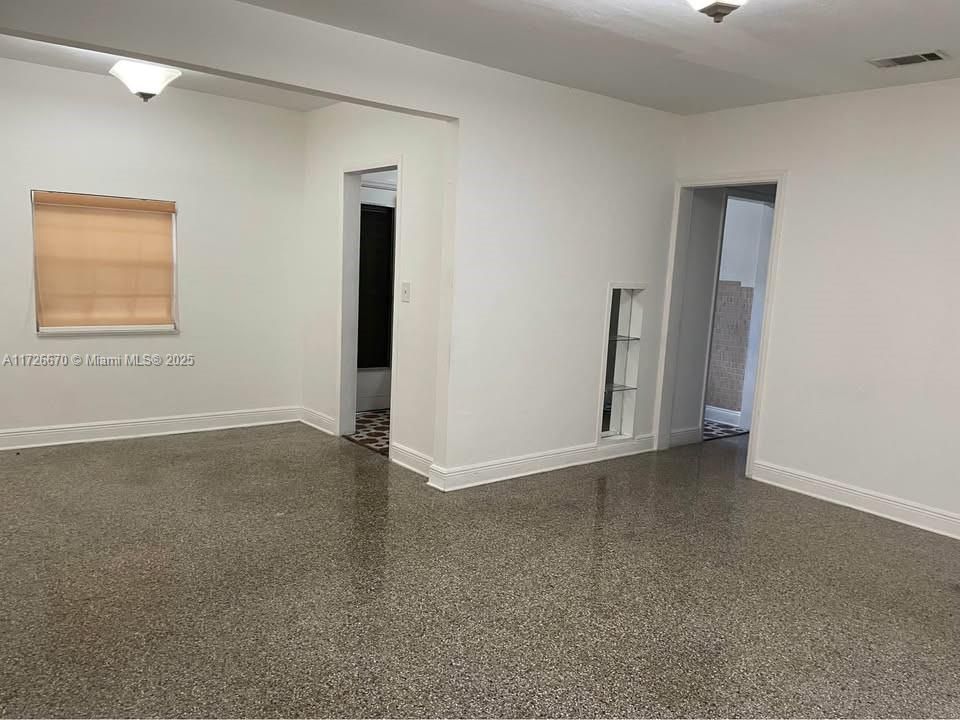 For Sale: $535,000 (2 beds, 1 baths, 880 Square Feet)
