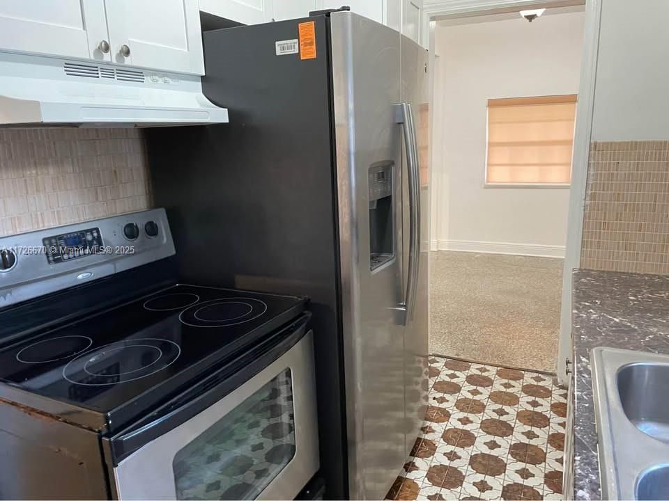 For Sale: $535,000 (2 beds, 1 baths, 880 Square Feet)