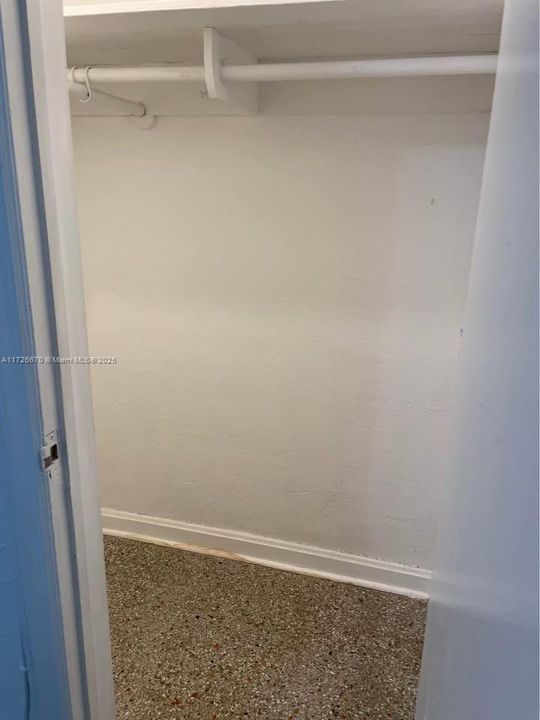 For Sale: $535,000 (2 beds, 1 baths, 880 Square Feet)