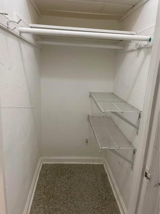 For Sale: $535,000 (2 beds, 1 baths, 880 Square Feet)