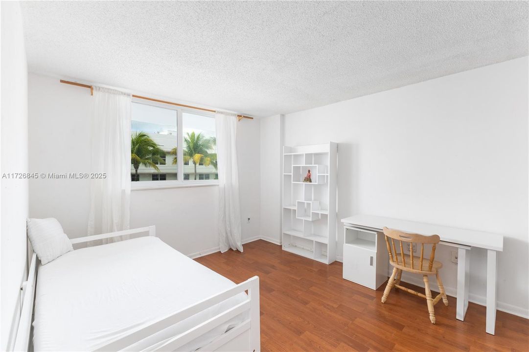 For Sale: $396,000 (1 beds, 1 baths, 662 Square Feet)