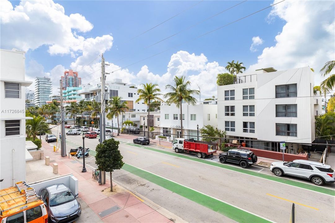 For Sale: $396,000 (1 beds, 1 baths, 662 Square Feet)