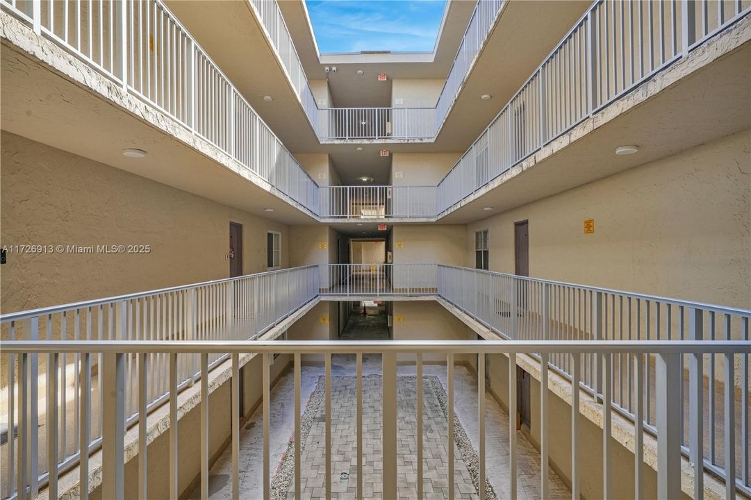 最近售出: $199,000 (1 贝兹, 1 浴室, 850 平方英尺)