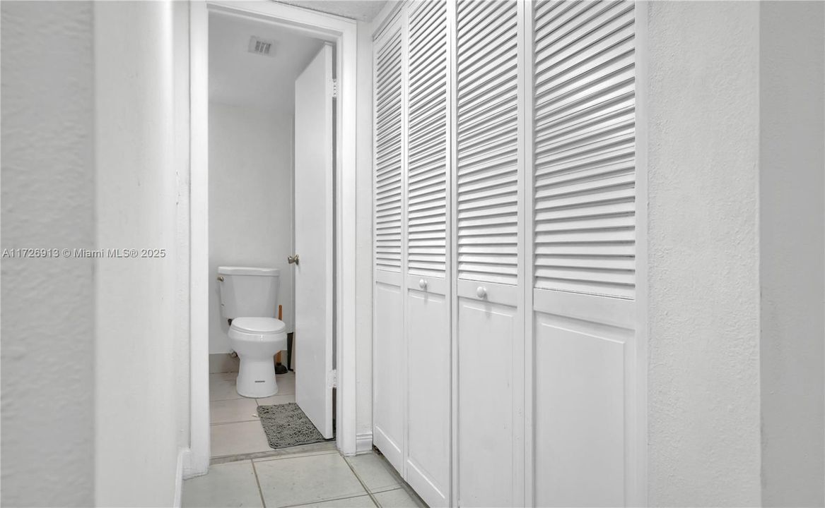 最近售出: $199,000 (1 贝兹, 1 浴室, 850 平方英尺)