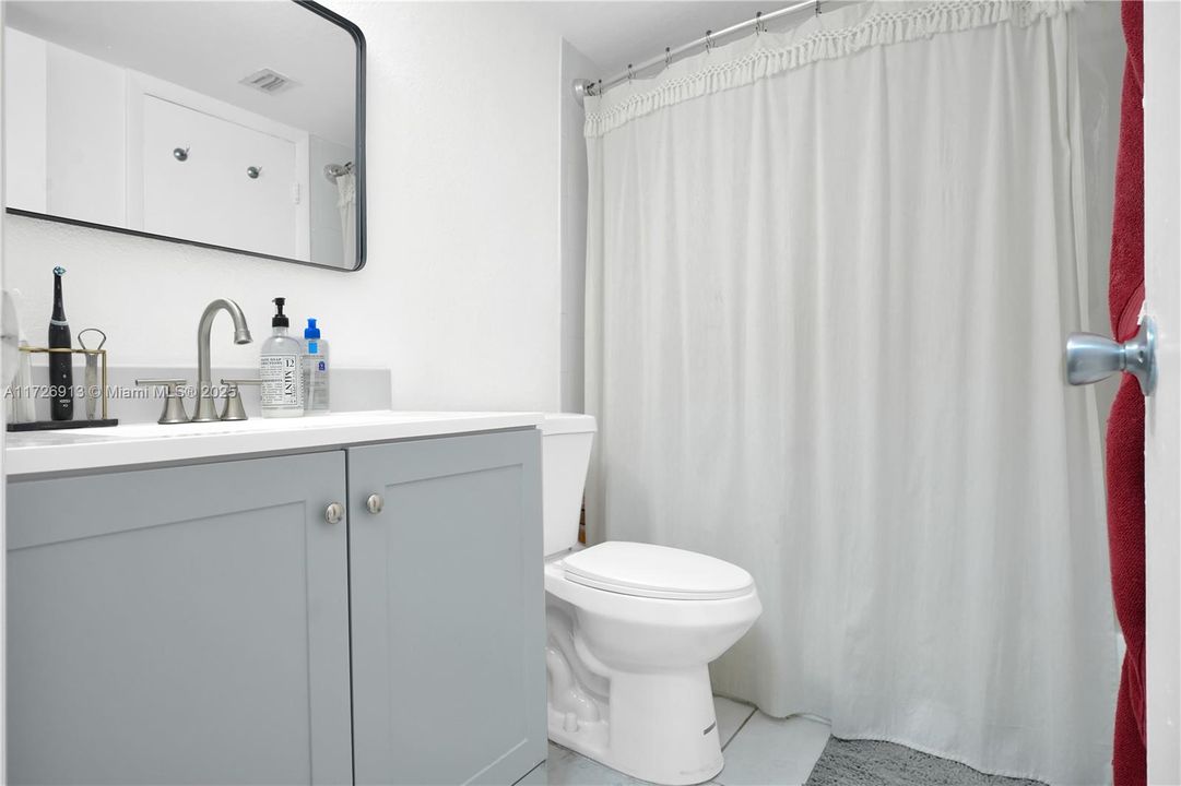 最近售出: $199,000 (1 贝兹, 1 浴室, 850 平方英尺)