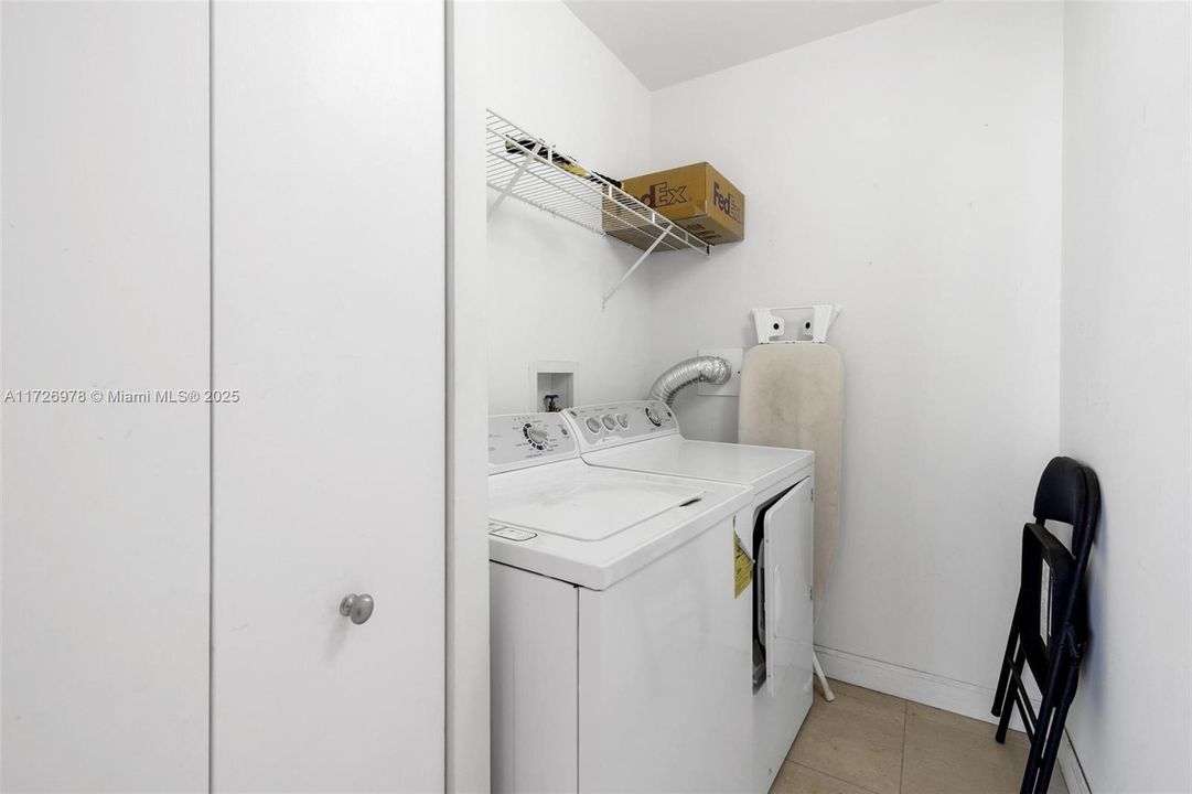 待售: $2,950,000 (3 贝兹, 2 浴室, 2353 平方英尺)