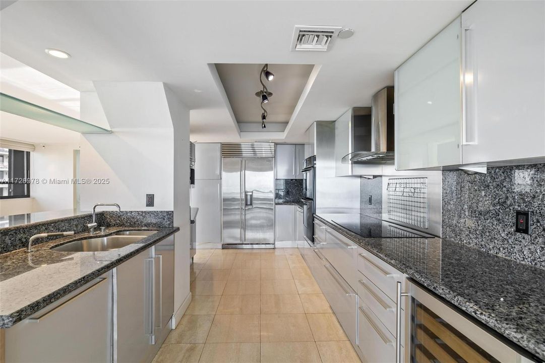 待售: $2,950,000 (3 贝兹, 2 浴室, 2353 平方英尺)