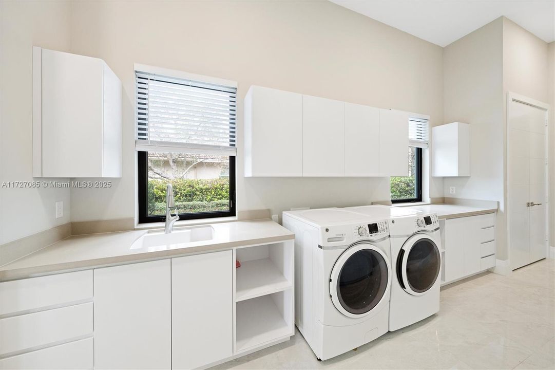 For Sale: $6,250,000 (7 beds, 8 baths, 9019 Square Feet)
