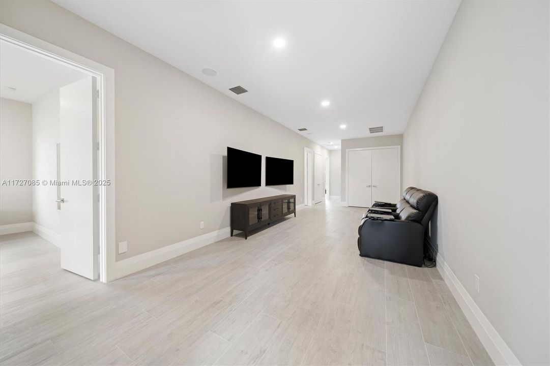 For Sale: $6,250,000 (7 beds, 8 baths, 9019 Square Feet)