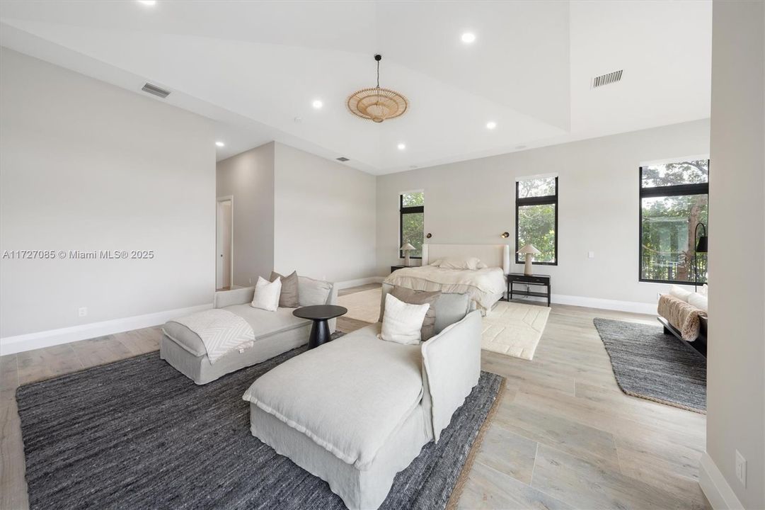 For Sale: $6,250,000 (7 beds, 8 baths, 9019 Square Feet)