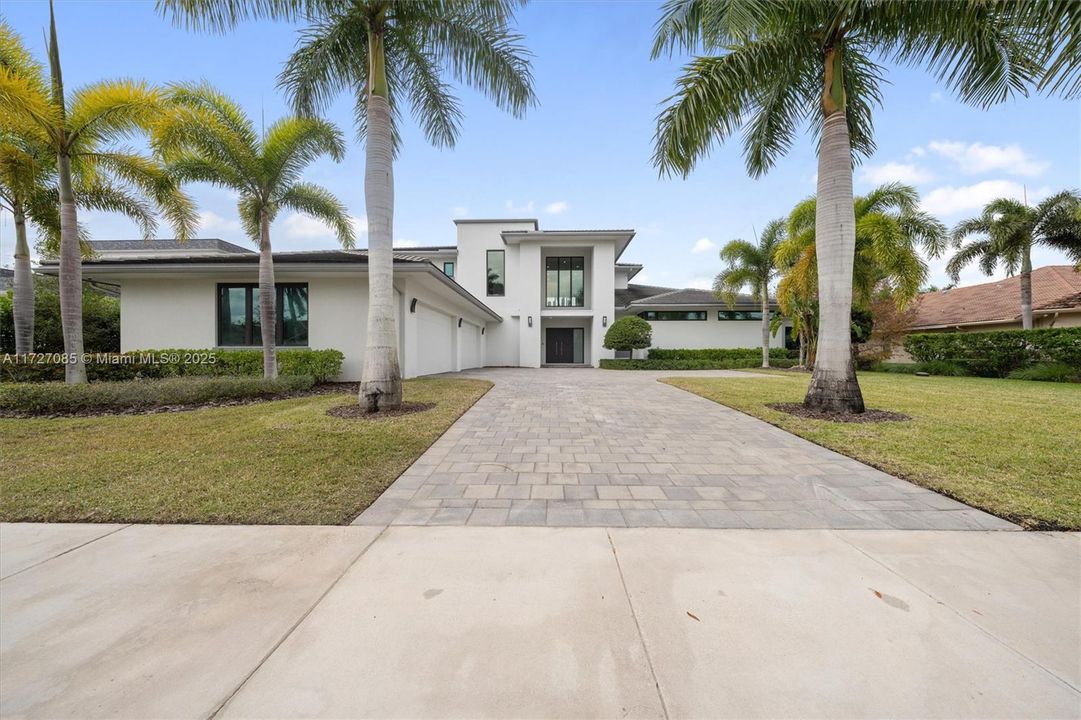 For Sale: $6,250,000 (7 beds, 8 baths, 9019 Square Feet)
