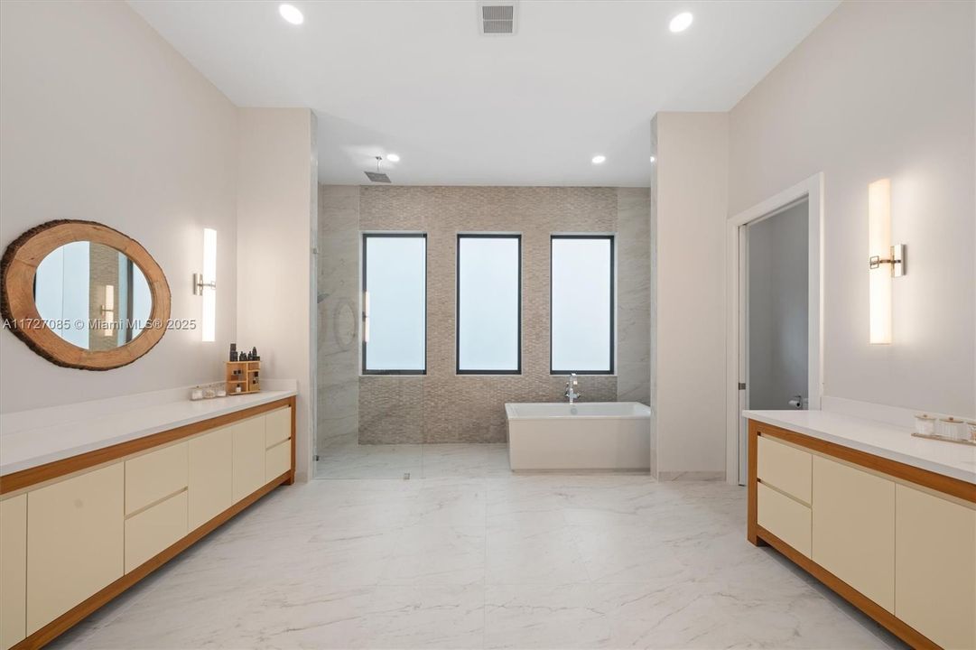 For Sale: $6,250,000 (7 beds, 8 baths, 9019 Square Feet)