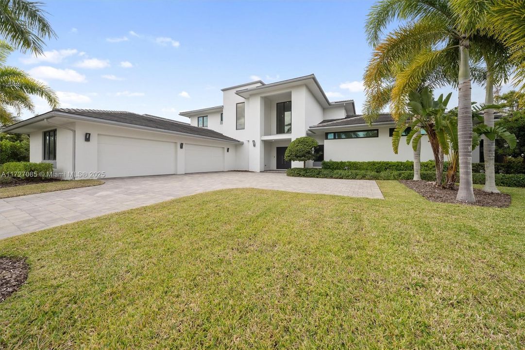 For Sale: $6,250,000 (7 beds, 8 baths, 9019 Square Feet)