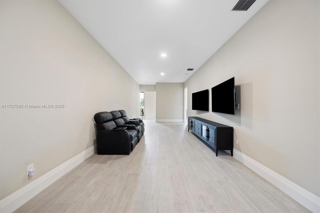 For Sale: $6,250,000 (7 beds, 8 baths, 9019 Square Feet)
