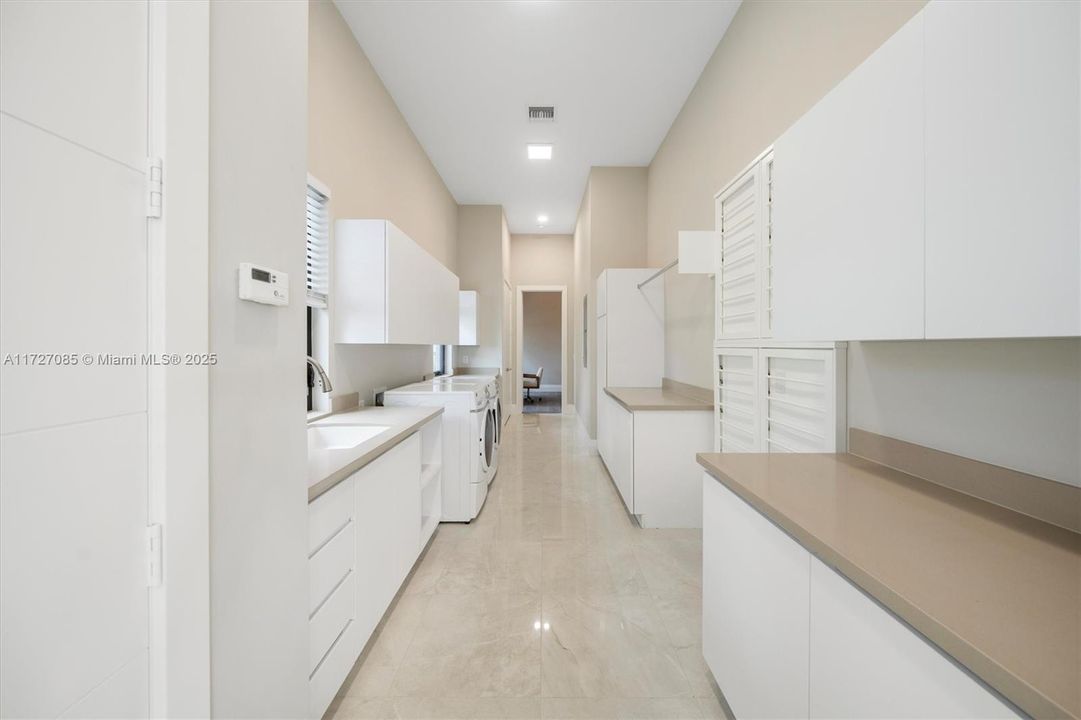 For Sale: $6,250,000 (7 beds, 8 baths, 9019 Square Feet)