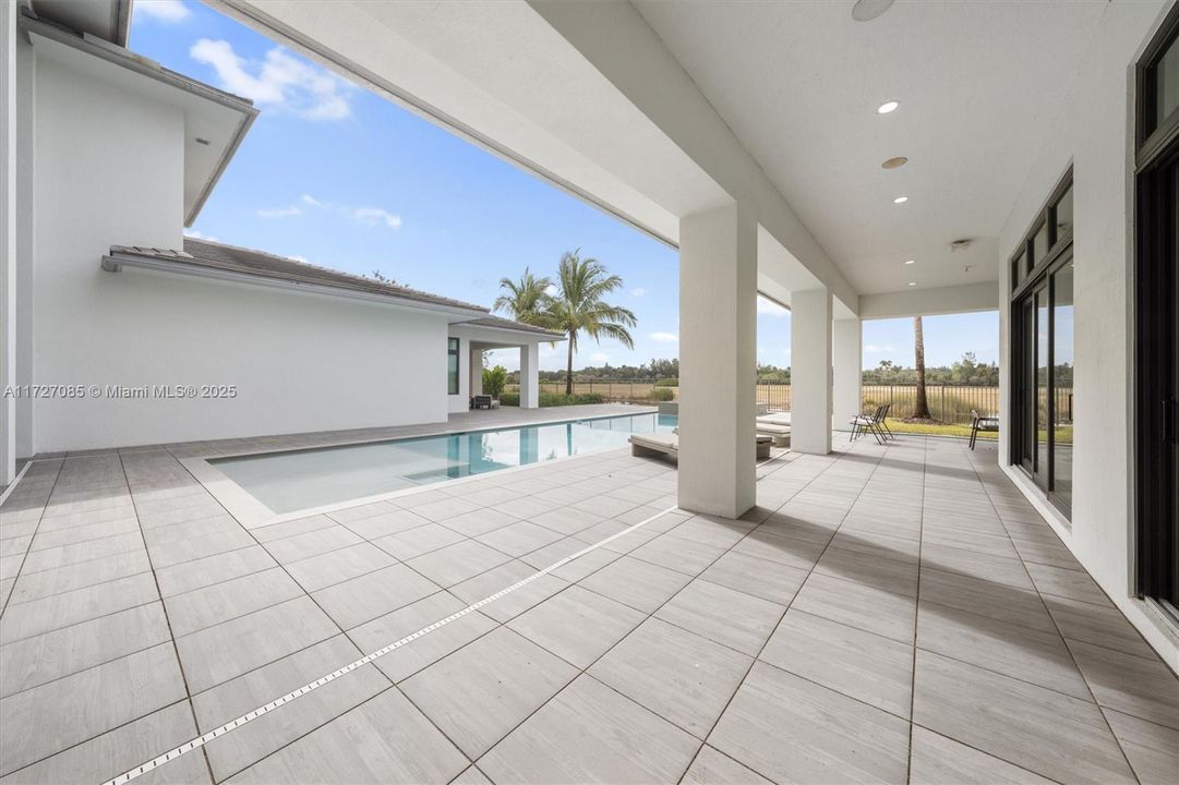 For Sale: $6,250,000 (7 beds, 8 baths, 9019 Square Feet)
