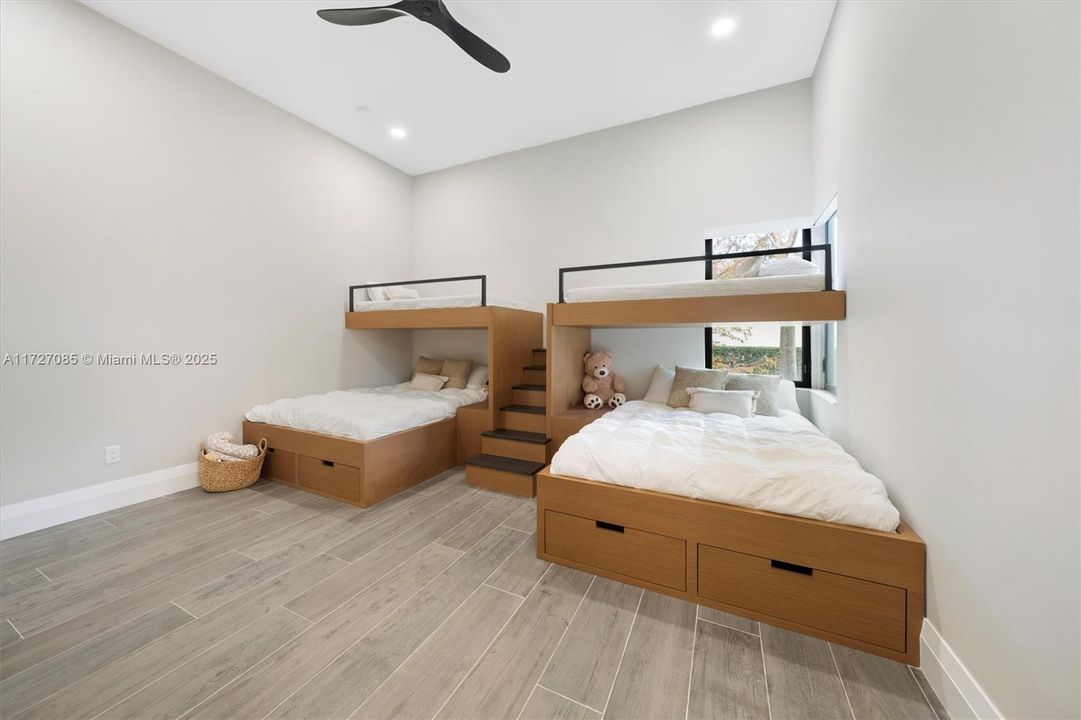 For Sale: $6,250,000 (7 beds, 8 baths, 9019 Square Feet)