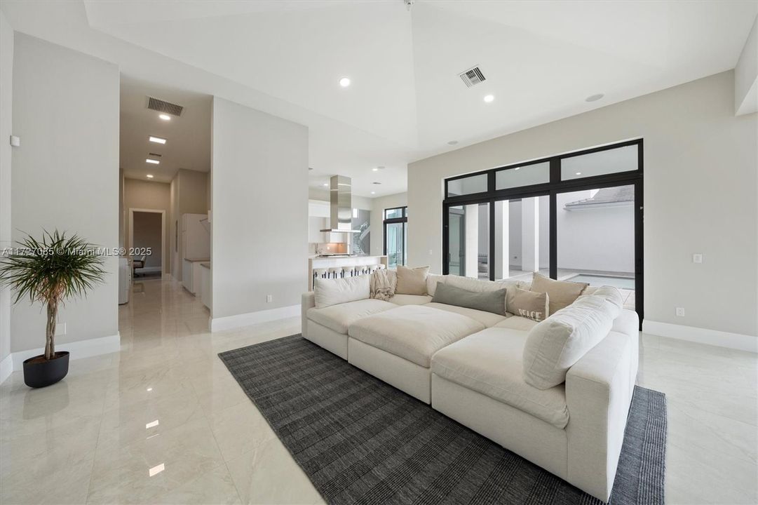 For Sale: $6,250,000 (7 beds, 8 baths, 9019 Square Feet)