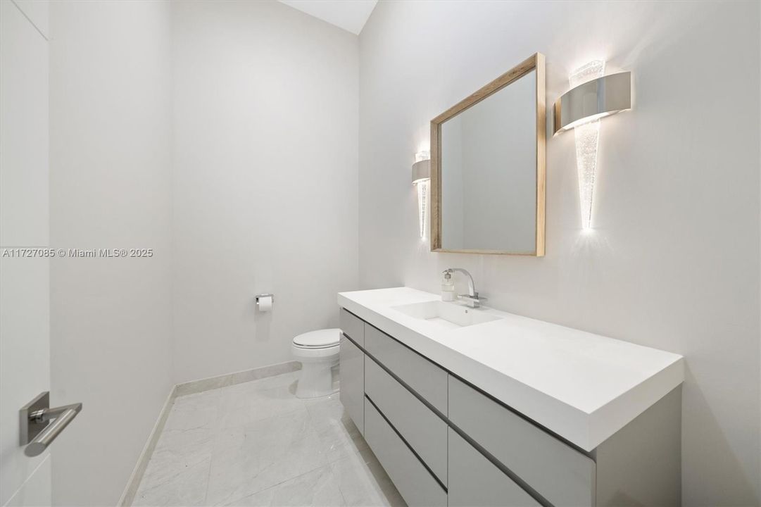 For Sale: $6,250,000 (7 beds, 8 baths, 9019 Square Feet)